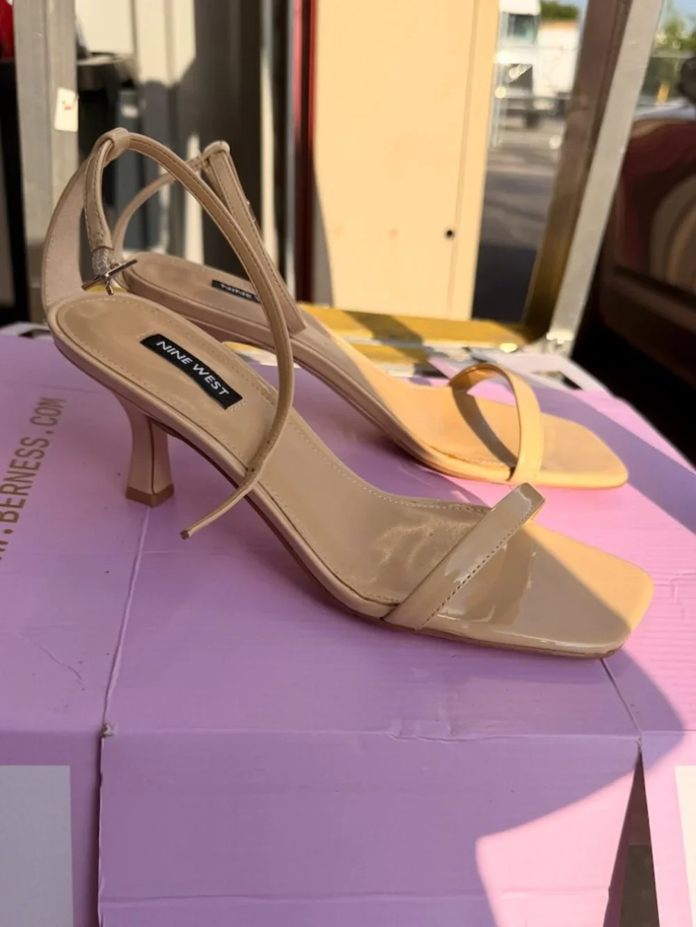 Nine West Nude Patent Strappy Kitten Heel Sandals | Square Toe | Size 8.5